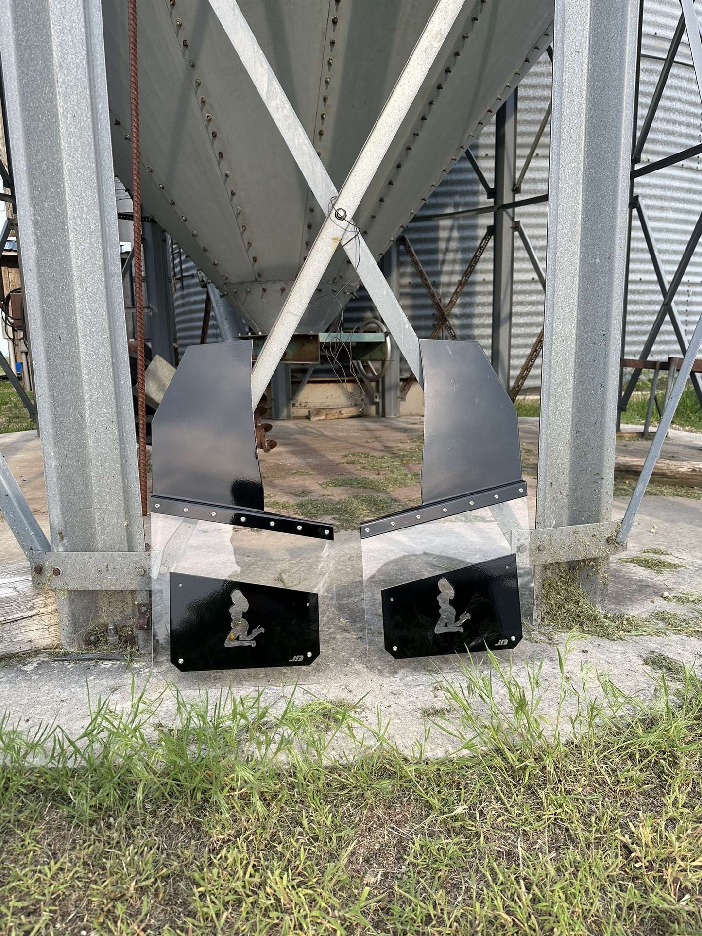 13in Universal Kickback Mudflaps-Rears Only