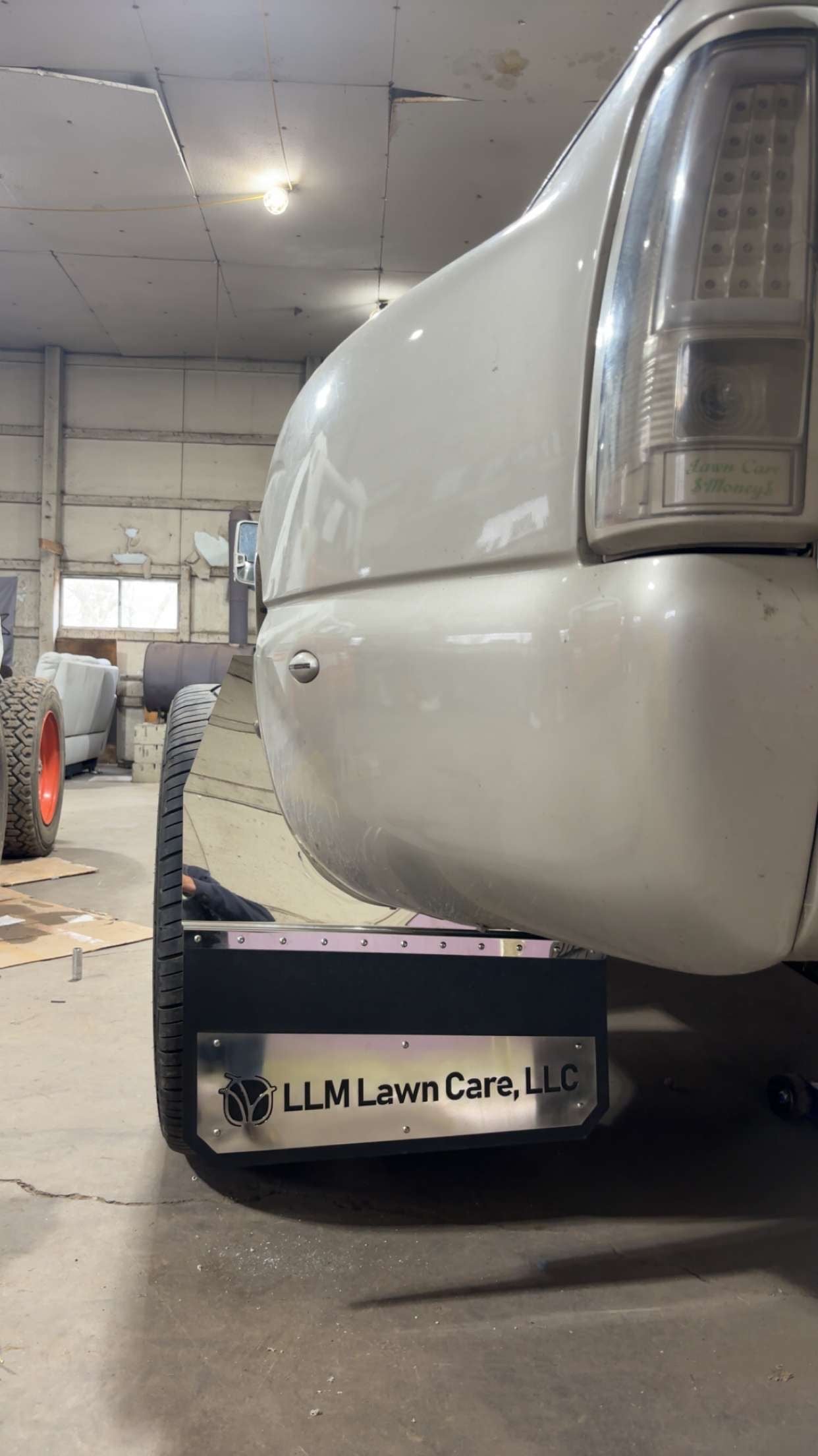 24in Dually Kickback Mudflaps - Rears Only