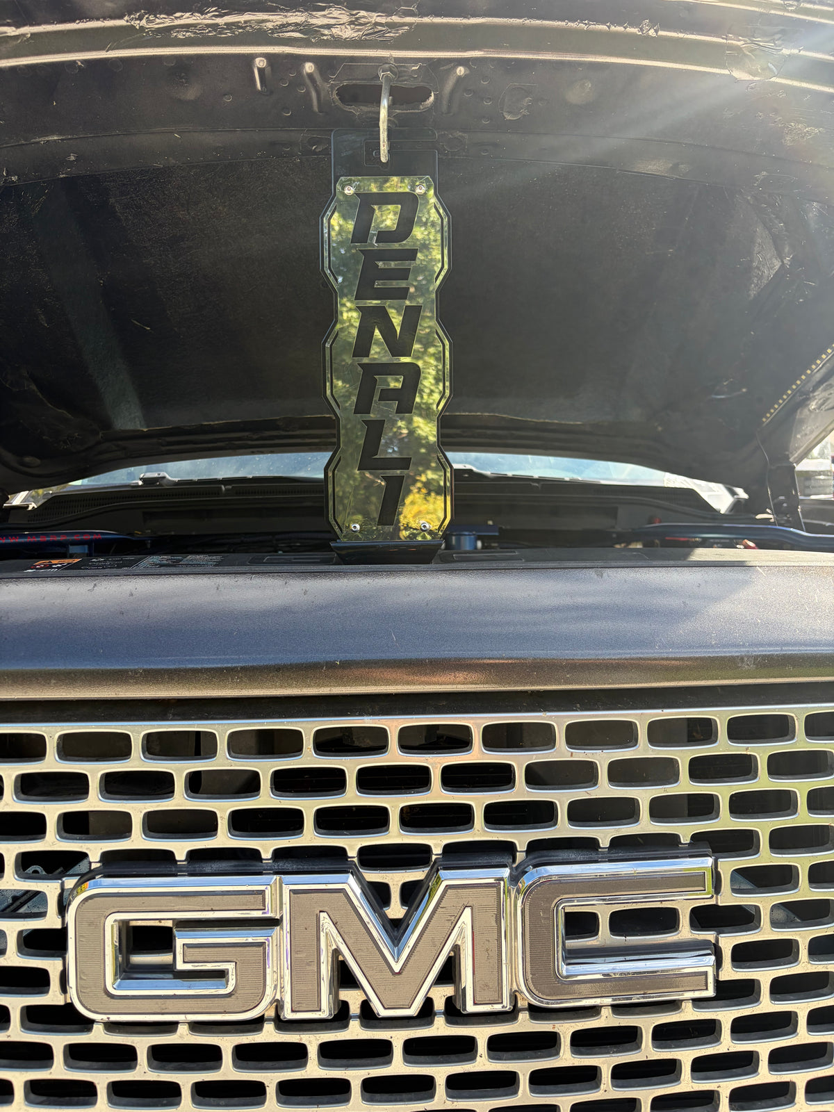 Universal Hood Prop